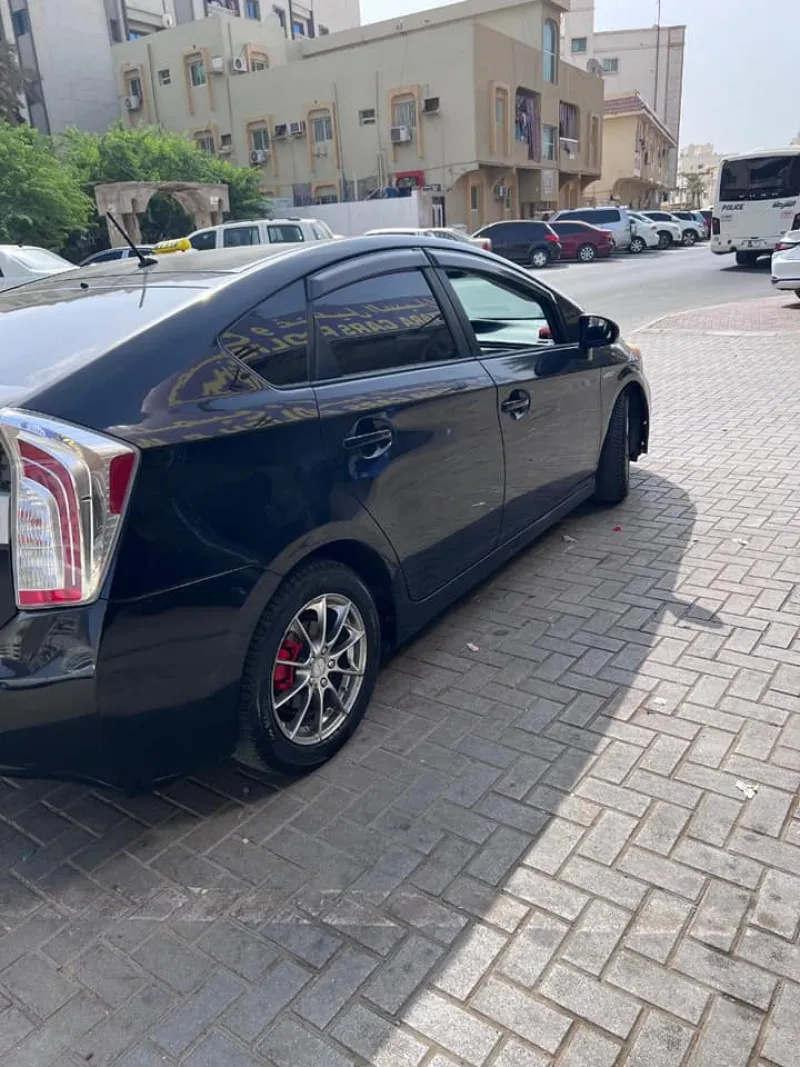 2012 تويوتا بريوس in Dubai