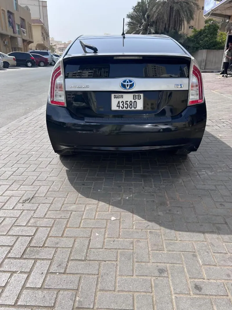 2012 تويوتا بريوس in Dubai
