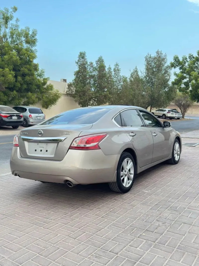 2015 نيسان آلتيما in Dubai