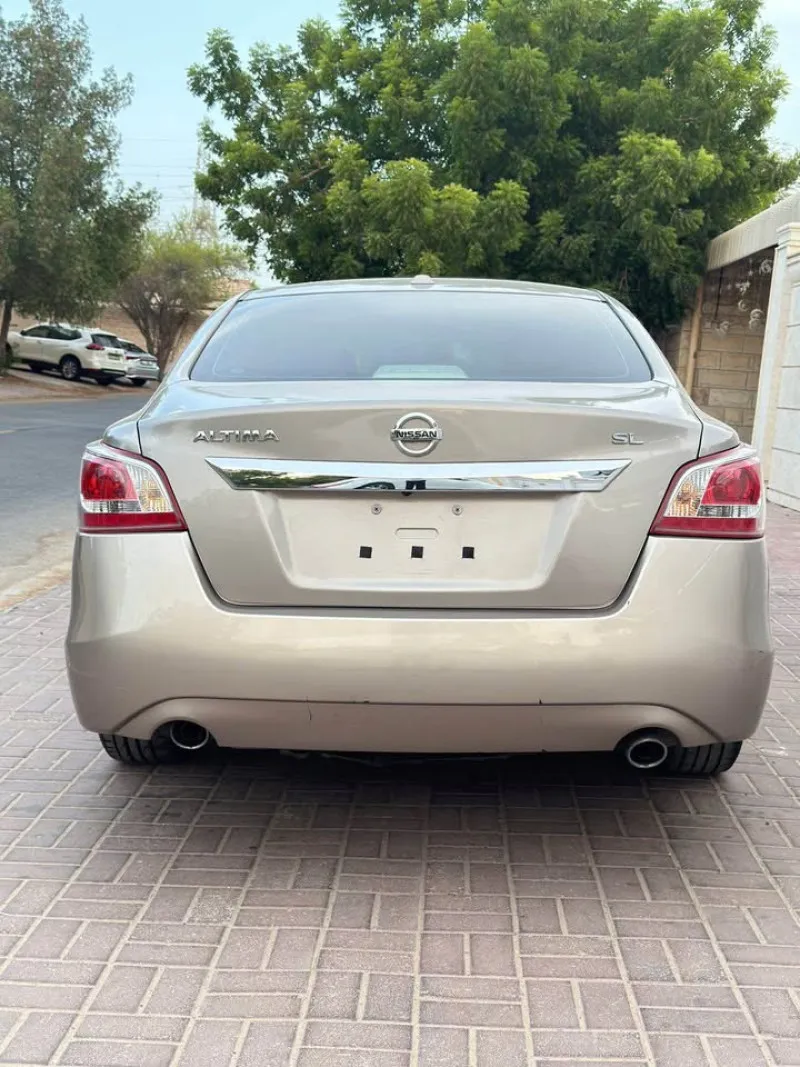 2015 نيسان آلتيما in Dubai