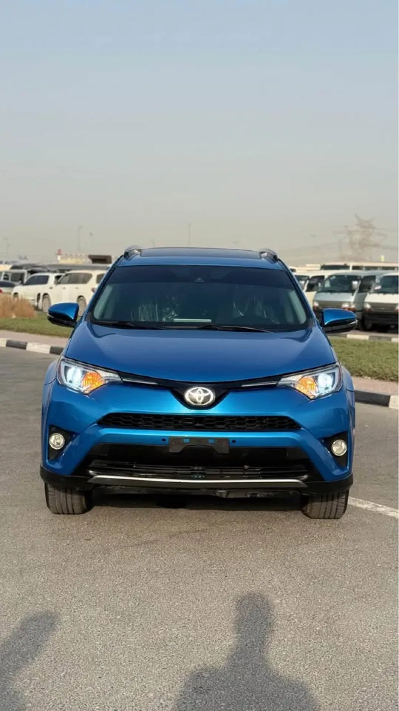 2017 تويوتا راف ٤ in Dubai