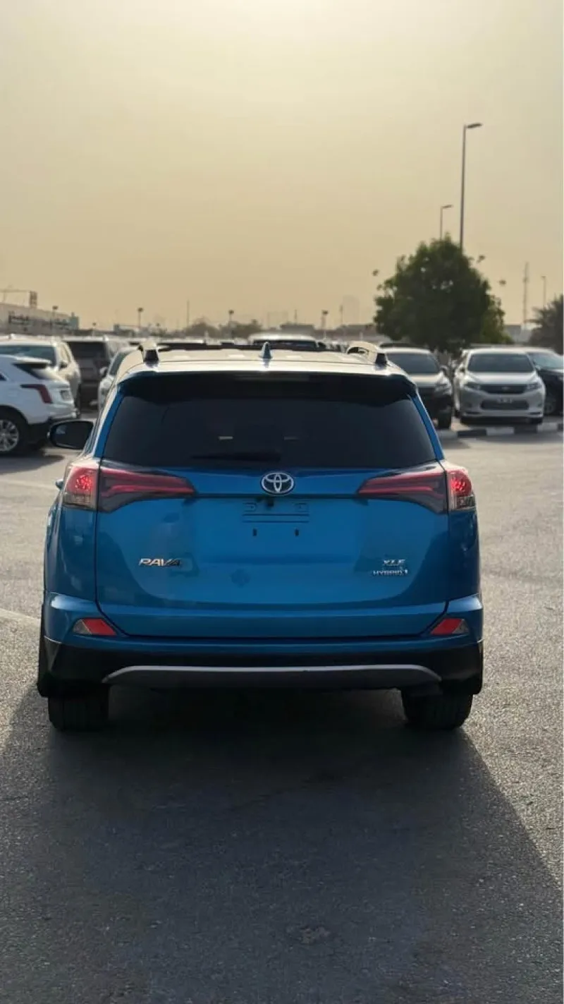 2017 تويوتا راف ٤ in Dubai