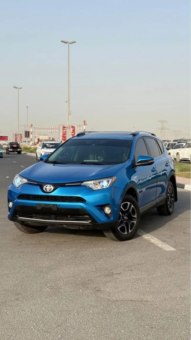 2017 تويوتا راف ٤ in Dubai