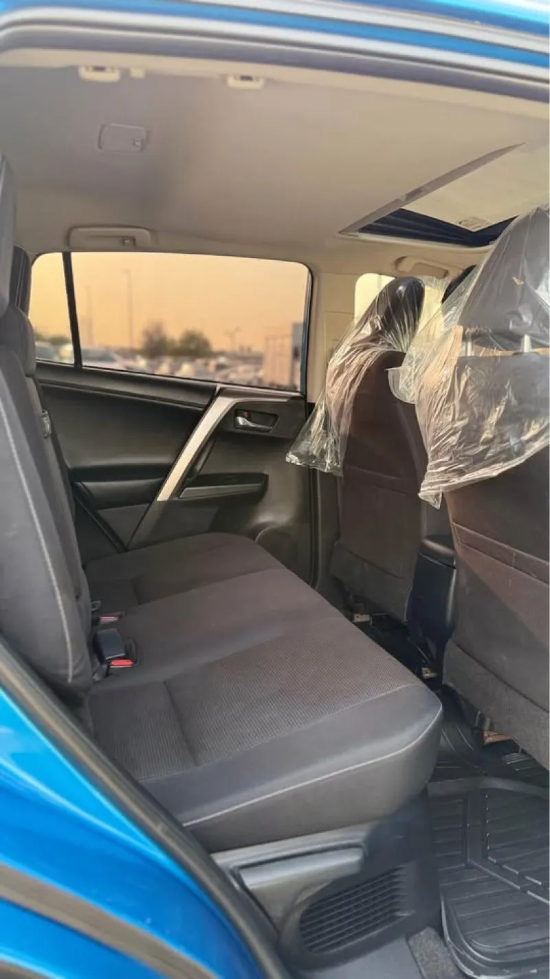 2017 تويوتا راف ٤ in Dubai