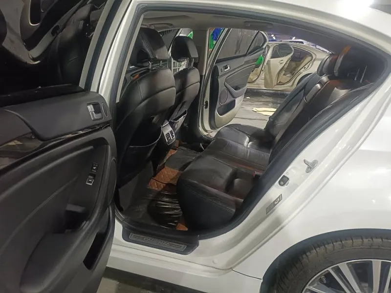 2014 Kia Cadenza in Dubai