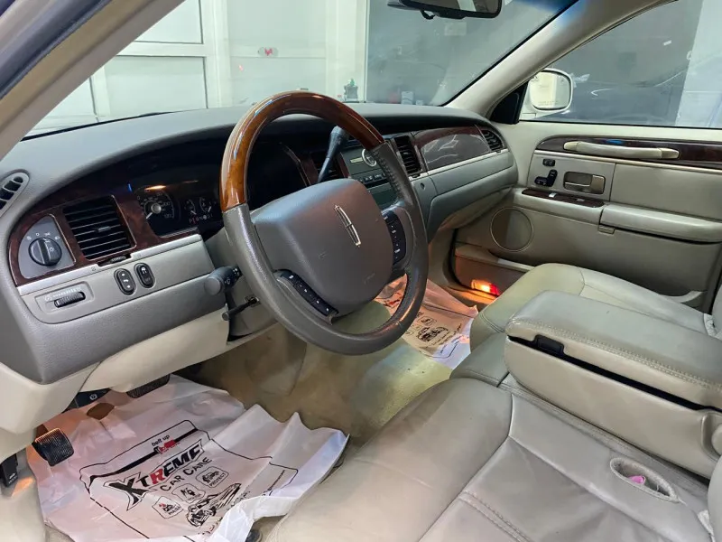2011 Lincoln Town Car in Dubai