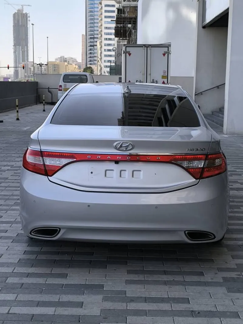 2011 هيونداي أزيرا in Dubai