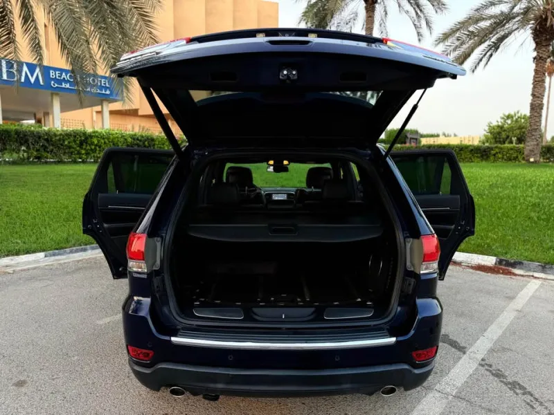 2015 جييب جراند شيروكي in Dubai