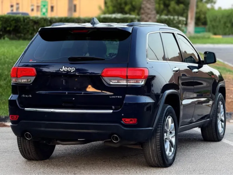 2015 جييب جراند شيروكي in Dubai