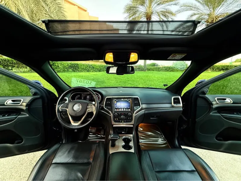 2015 جييب جراند شيروكي in Dubai