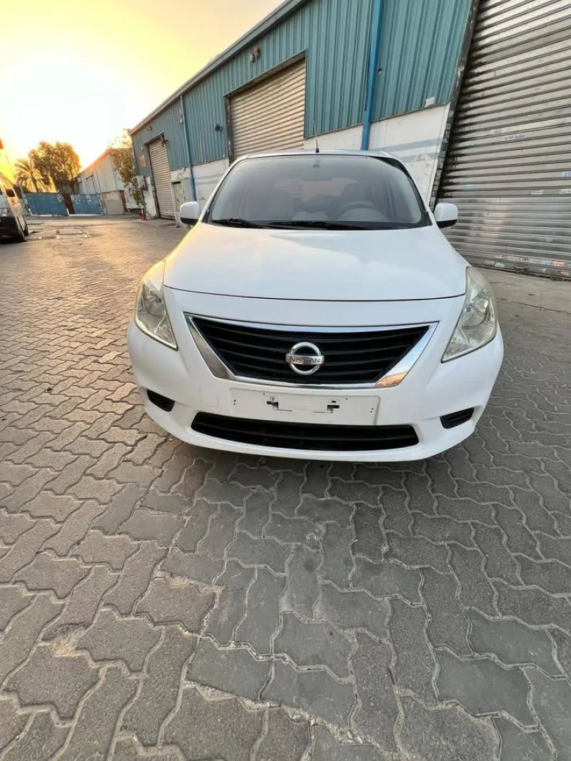 2014 نيسان صني in Dubai