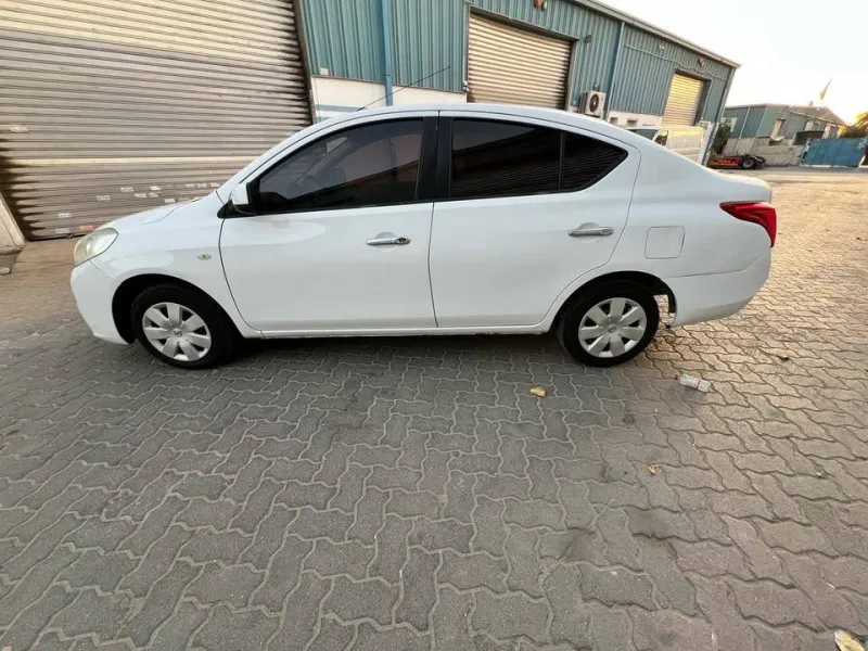2014 نيسان صني in Dubai