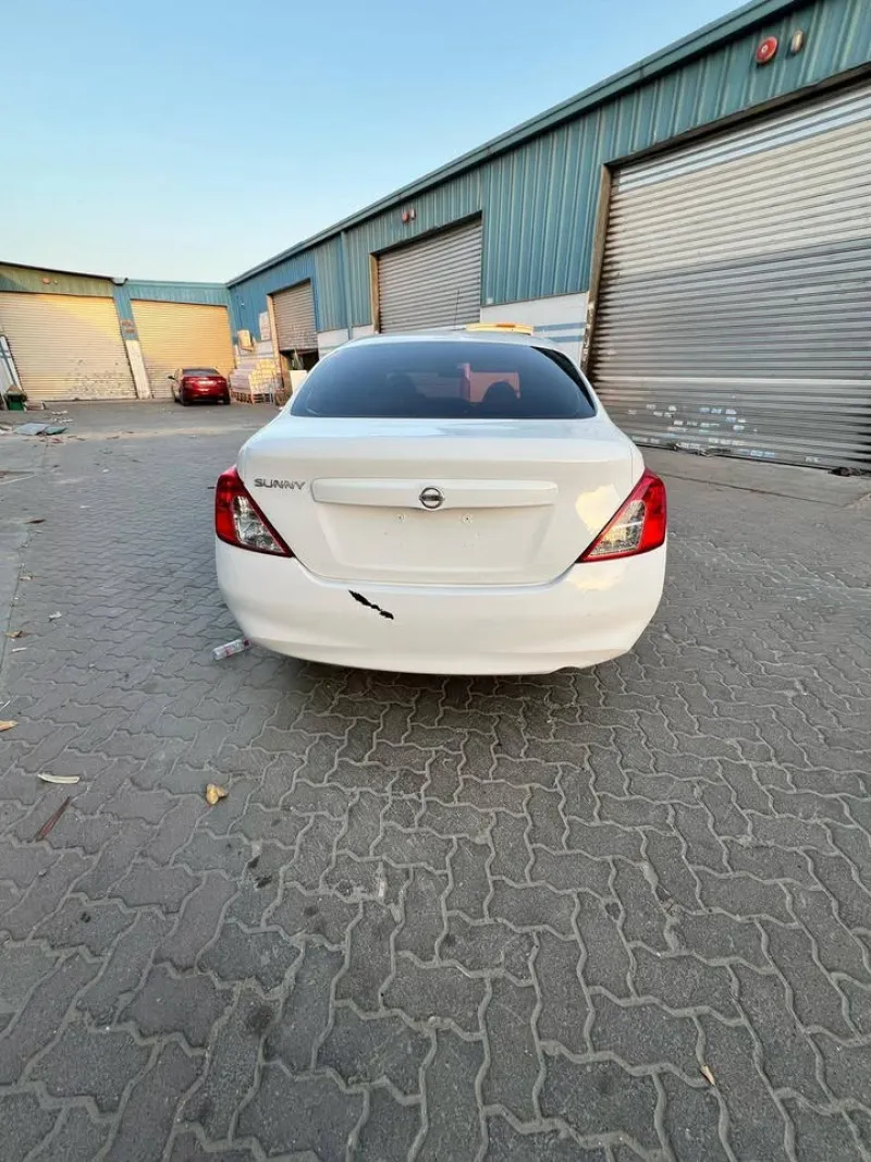2014 نيسان صني in Dubai
