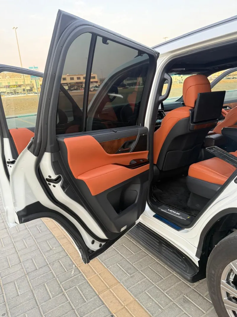 2024 Lexus LX600 in Dubai
