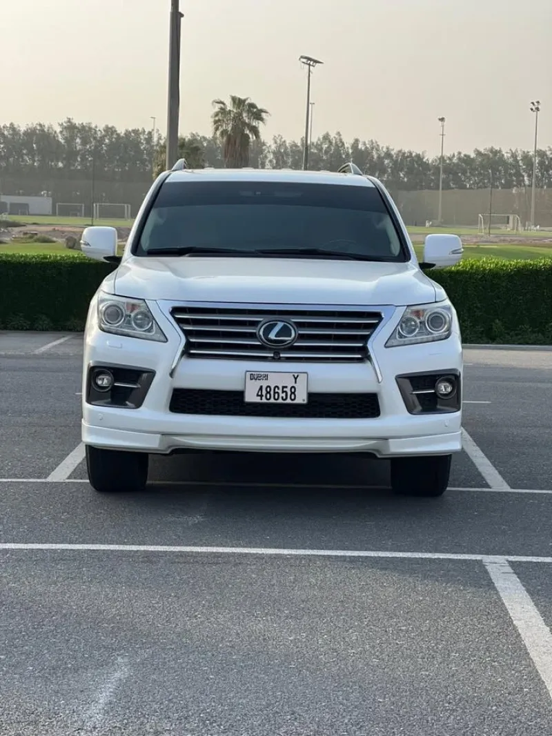 2015 لكزس أل أكس ٥٧٠ in Dubai