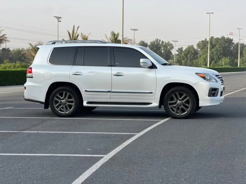 2015 لكزس أل أكس ٥٧٠ in Dubai