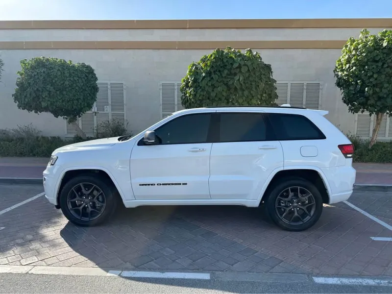 2021 Jeep Grand Cherokee in Dubai