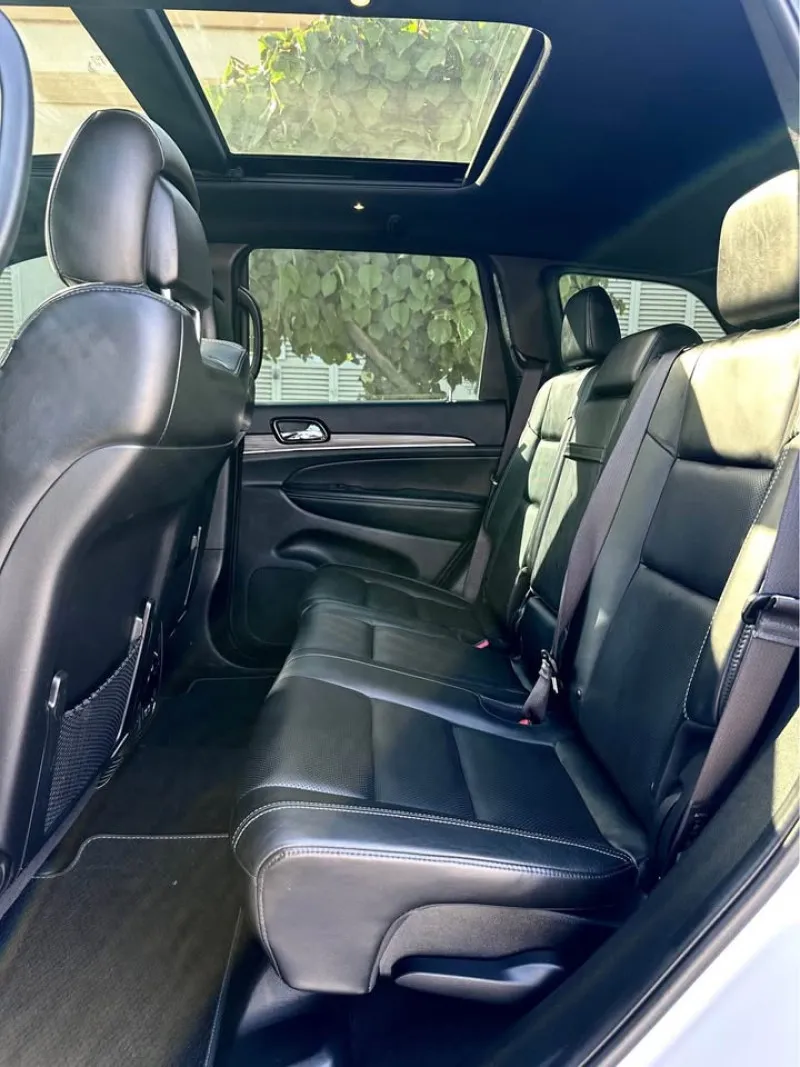 2021 Jeep Grand Cherokee in Dubai