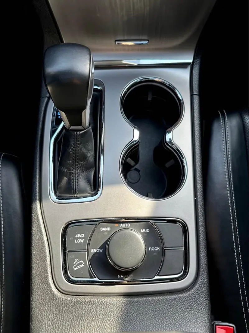 2021 Jeep Grand Cherokee in Dubai