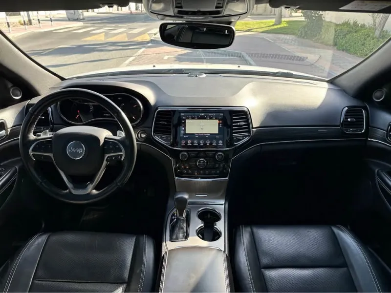 2021 Jeep Grand Cherokee in Dubai