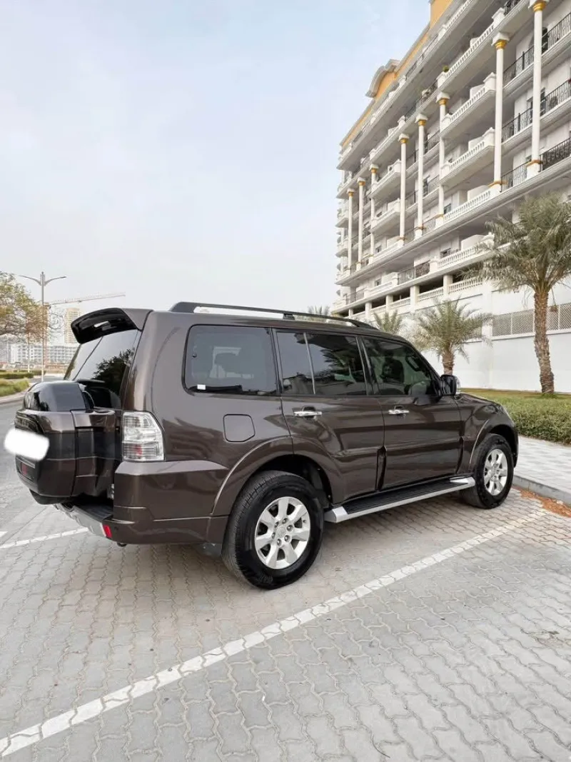 2017 ميتسوبيشي باجيرو in Dubai
