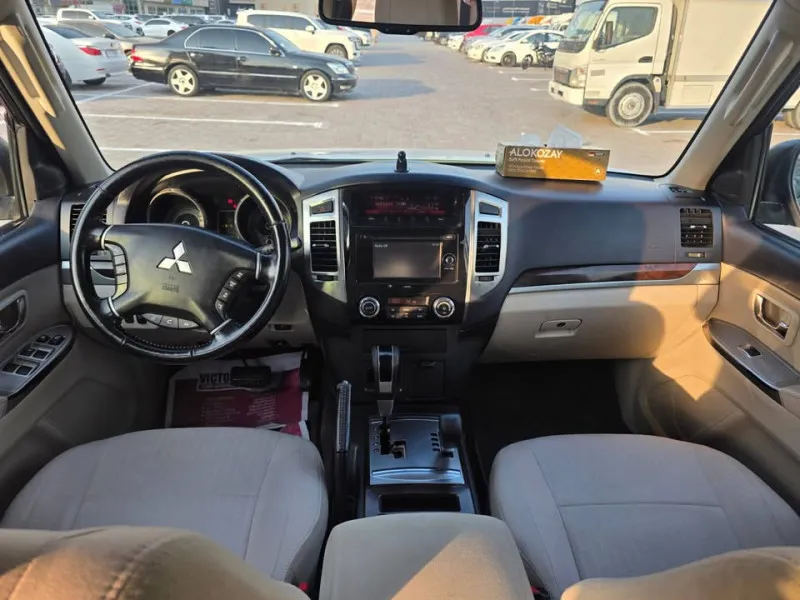 2017 Mitsubishi Pajero in Dubai