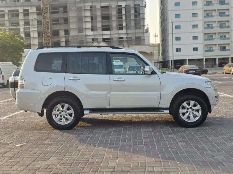 2017 Mitsubishi Pajero in Dubai