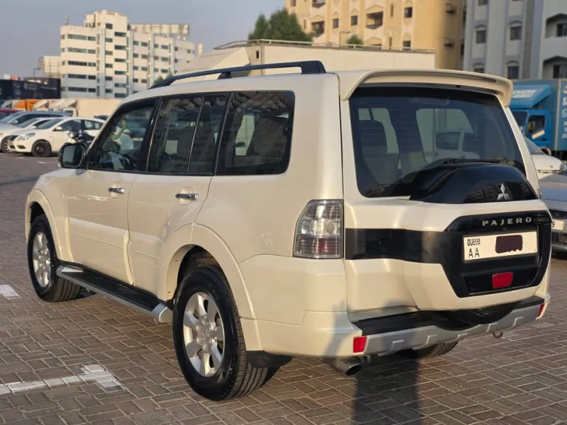 2017 Mitsubishi Pajero in Dubai