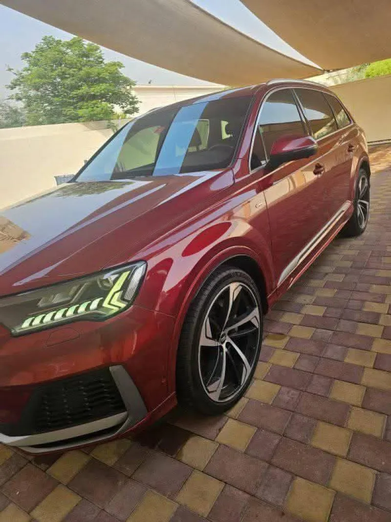 2020 اودي كيو٧ in Dubai