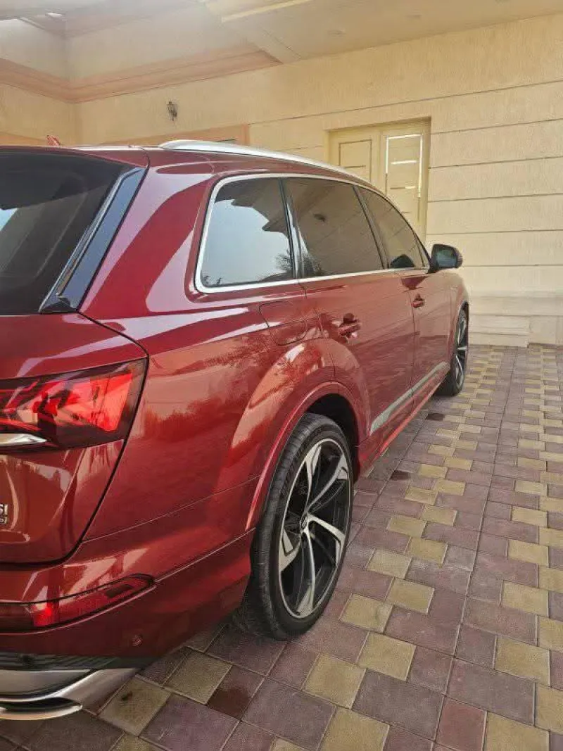 2020 اودي كيو٧ in Dubai