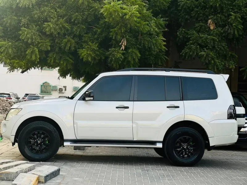 2013 Mitsubishi Pajero in Dubai