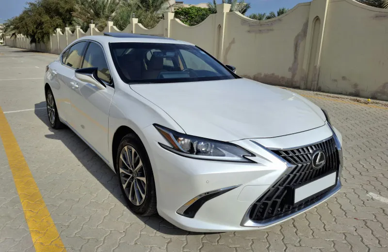 2023 Lexus ES in Dubai