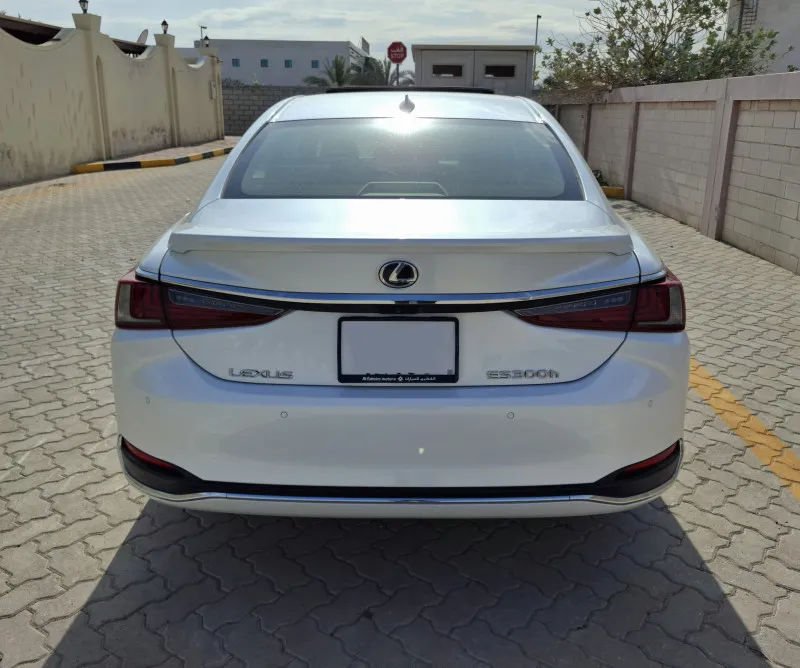 2023 Lexus ES in Dubai