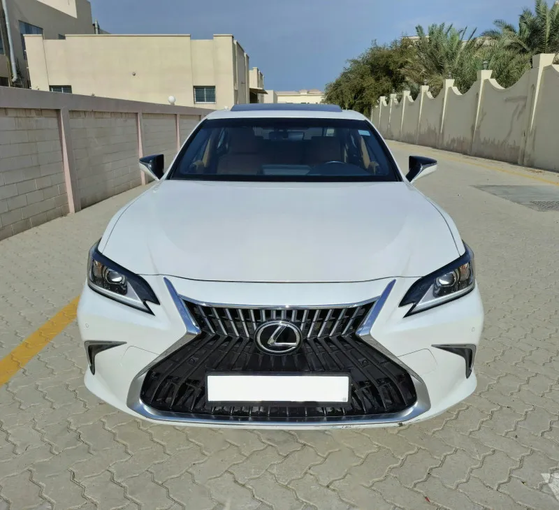 2023 Lexus ES in Dubai