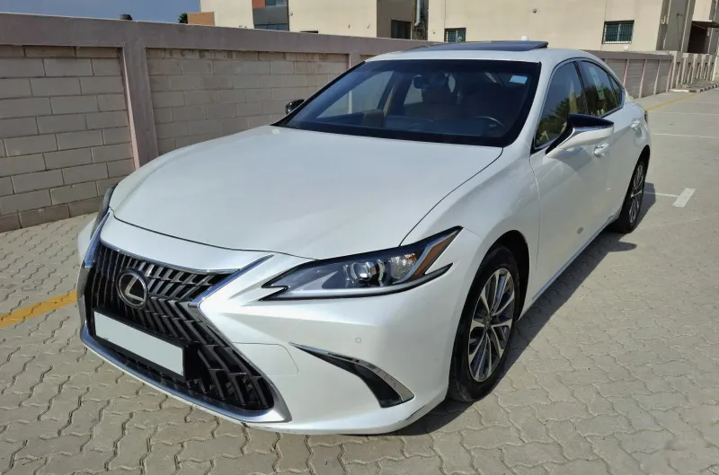 2023 Lexus ES in Dubai