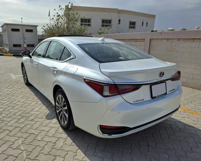 2023 Lexus ES in Dubai