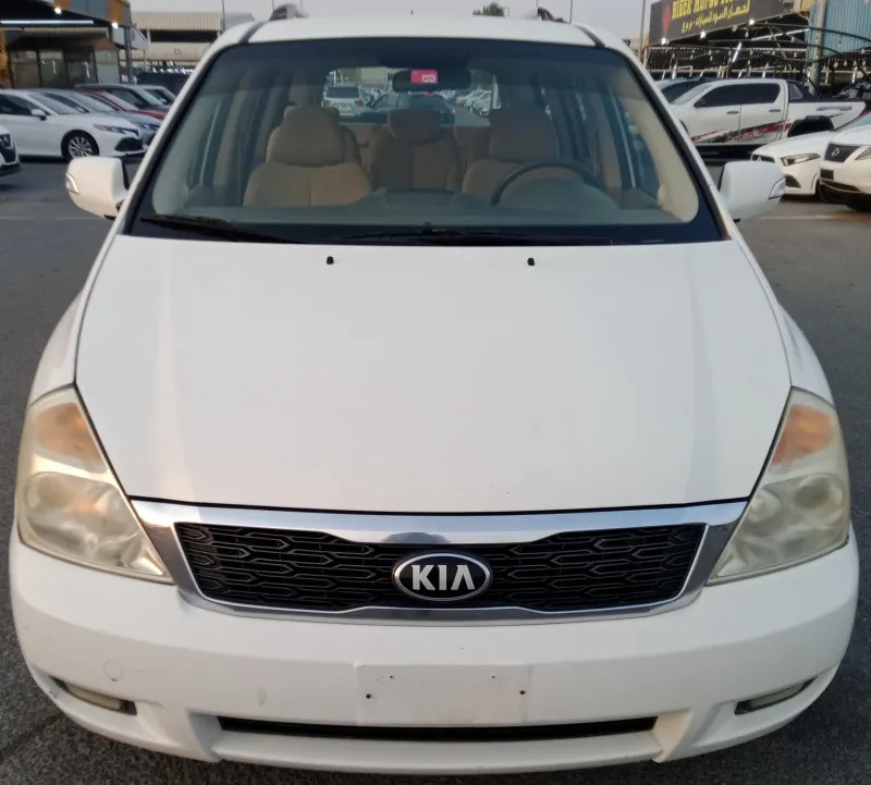 2015 Kia Carnival in Dubai