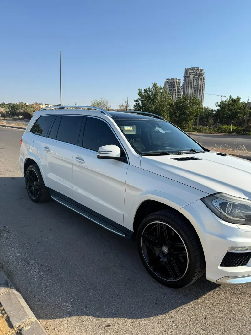 2015 Mercedes-Benz GL in Dubai