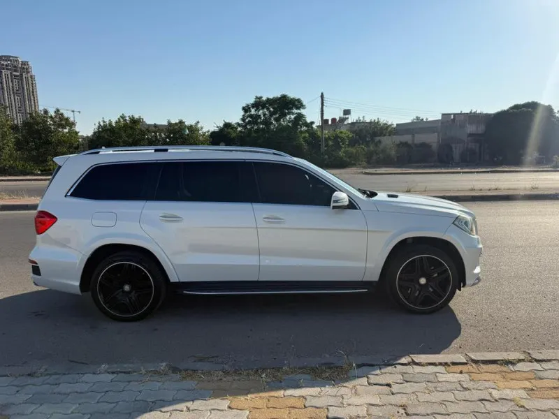 2015 Mercedes-Benz GL in Dubai