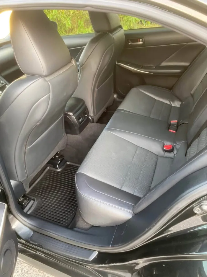 2019 Lexus IS in Dubai