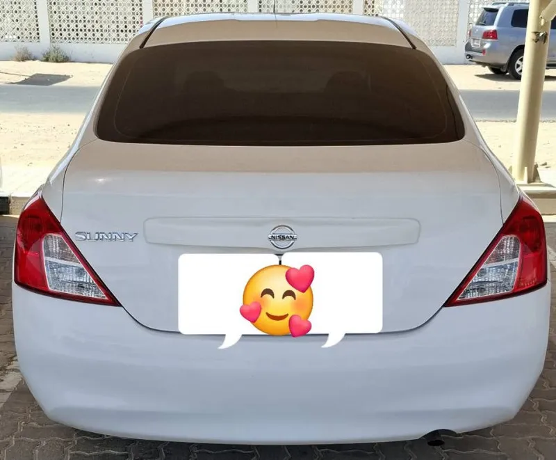 2013 نيسان صني in Dubai