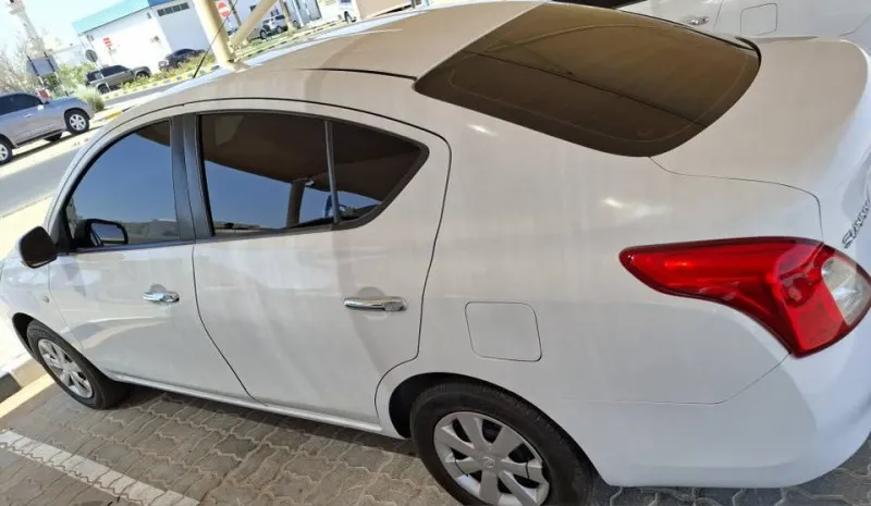 2013 نيسان صني in Dubai