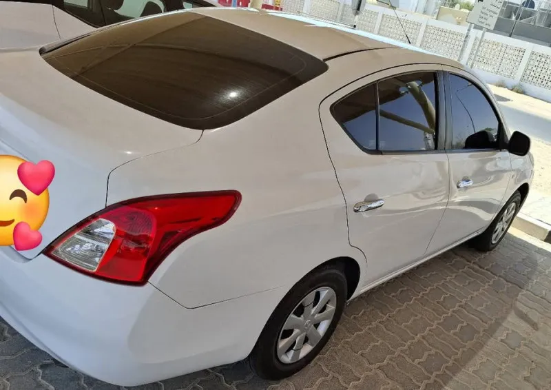 2013 نيسان صني in Dubai
