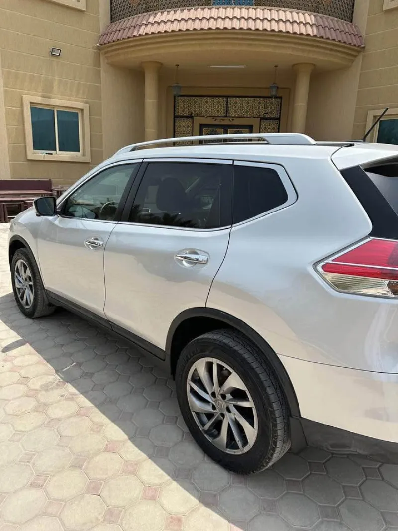 2015 نيسان روج in Dubai