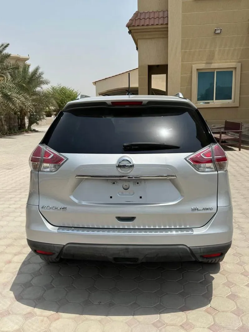 2015 نيسان روج in Dubai