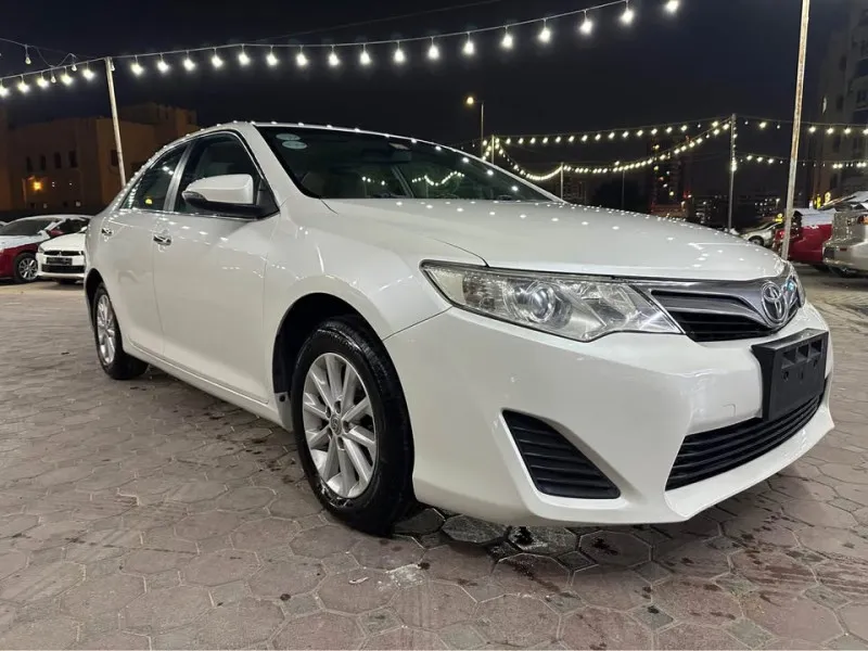 2015 تويوتا كامري in Dubai