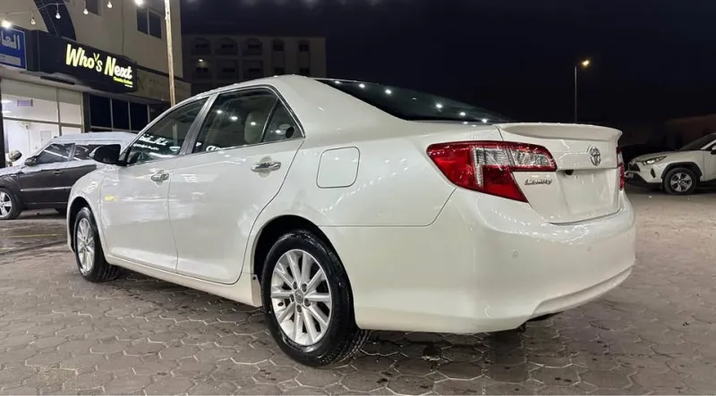 2015 تويوتا كامري in Dubai