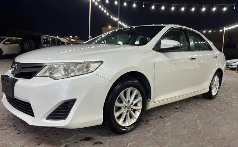 2015 تويوتا كامري in Dubai