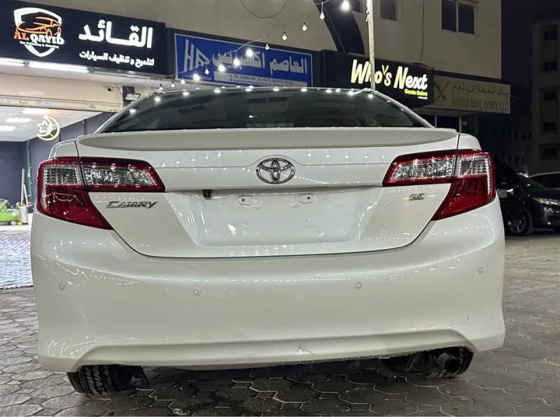 2015 تويوتا كامري in Dubai