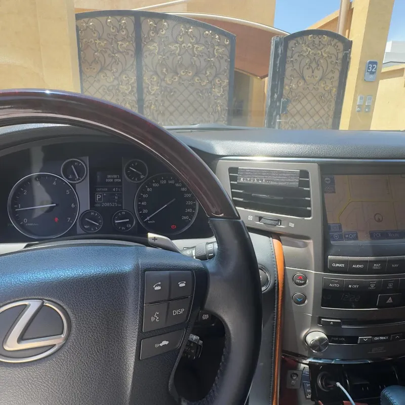 2014 لكزس أل أكس ٥٧٠ in Dubai